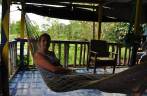 Descansando na varanda da casa que ficamos em Blue Creek, vilarejo maya no sul de Belize